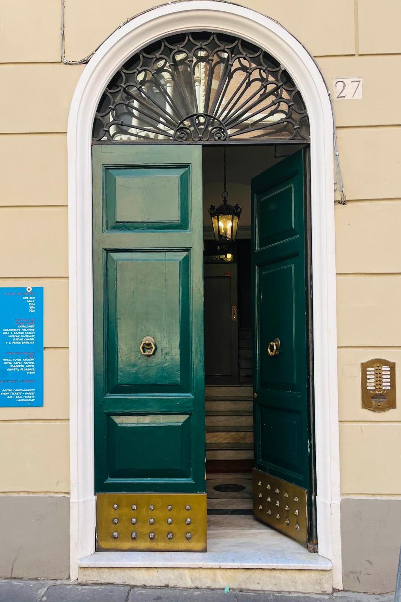 Via Napoli Apartments Рим Экстерьер фото